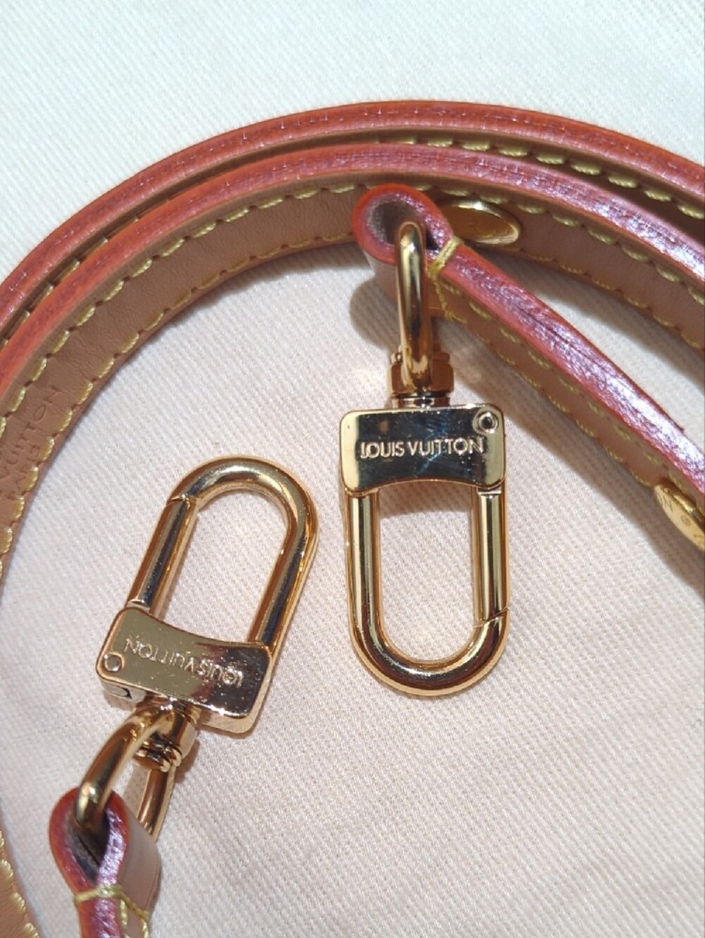 Louis Vuitton Monogram Loop - Picture 6 of 11